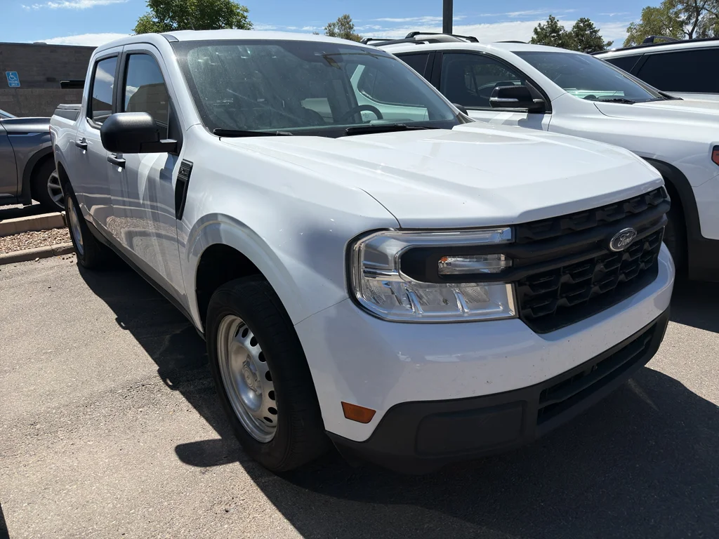 Used 2022  Ford XL image 3