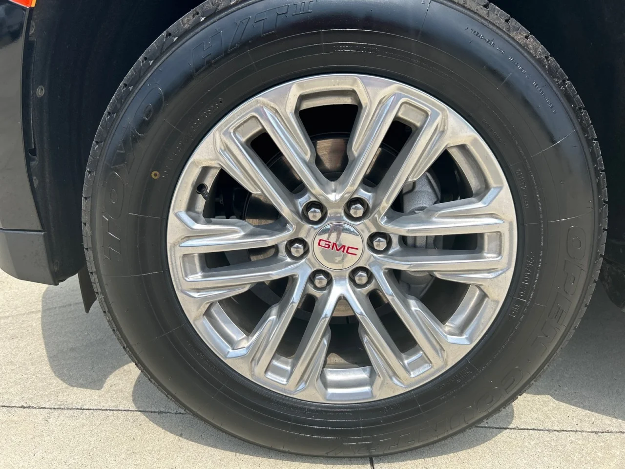 Used 2024 Onyx Black GMC SLT image 9