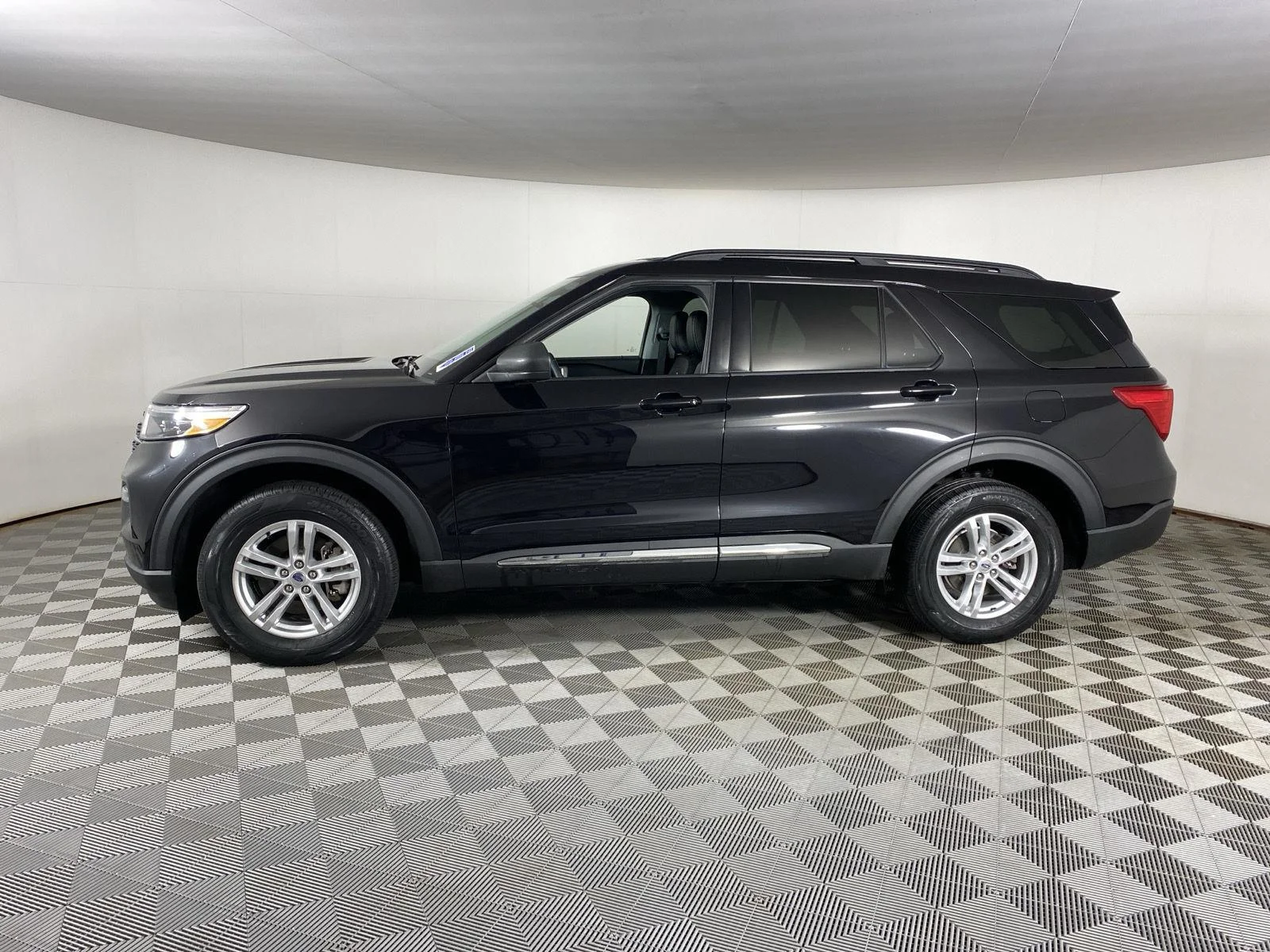 Used 2023 Black Metallic Ford XLT image 13