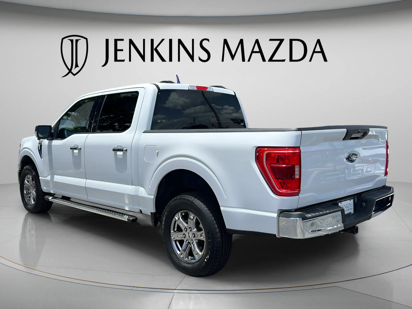 Used 2023 Oxford White Ford XLT image 5