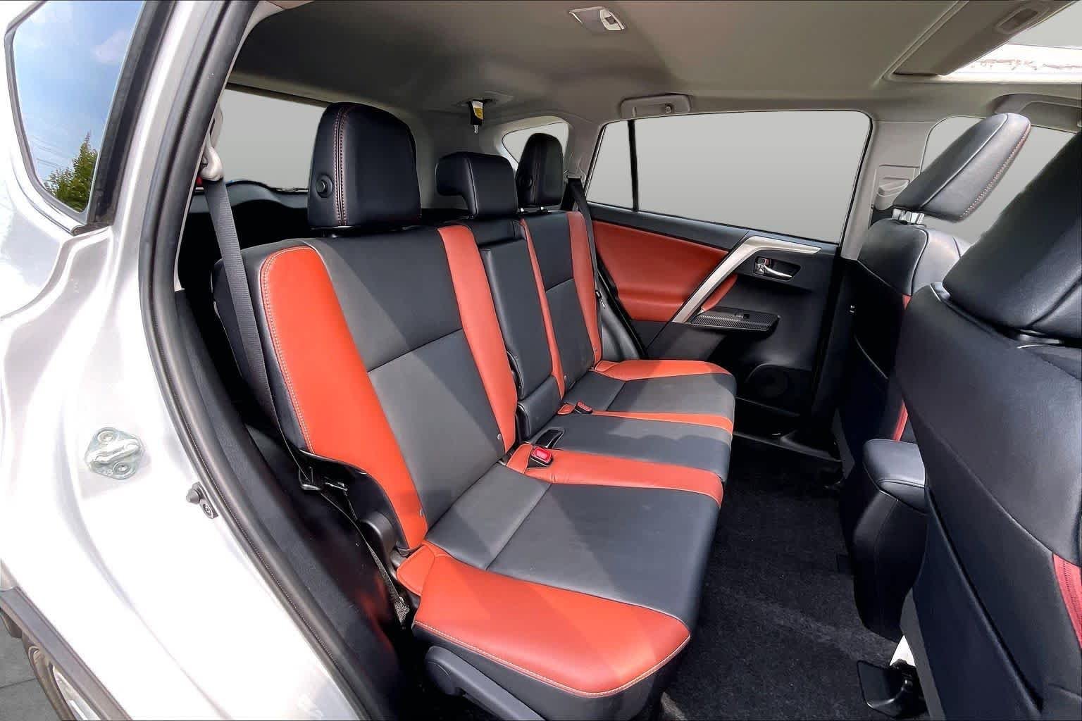 Used 2015 Classic Silver Metallic Toyota Limited image 19