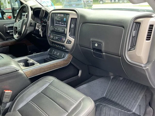 Used 2018 Silver GMC Denali image 24