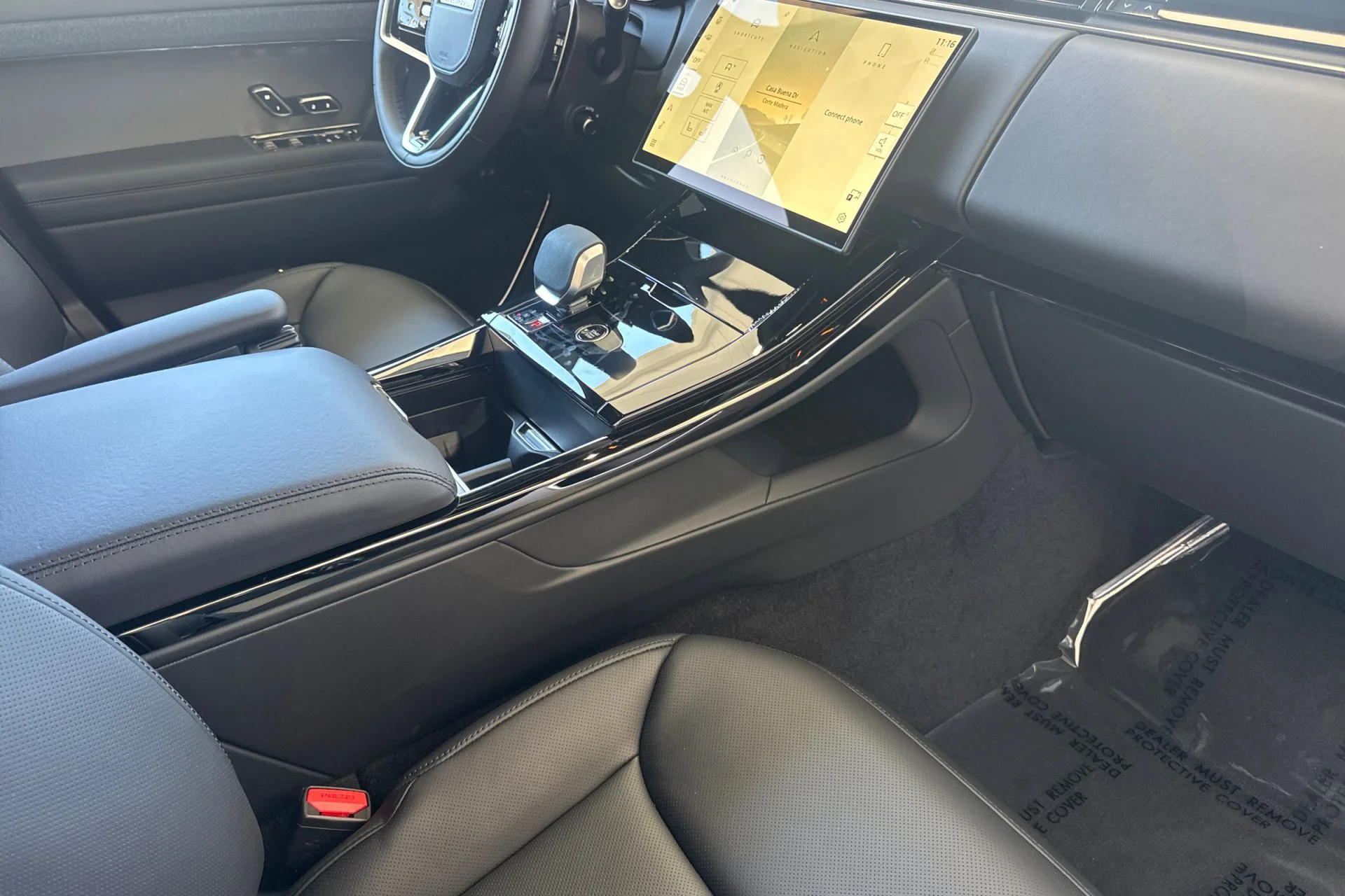 New 2026 SANTORINI BLACK Land Rover SE image 18