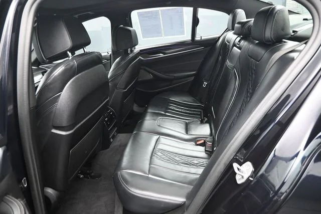 Used 2021 Black BMW M550i xDrive image 10