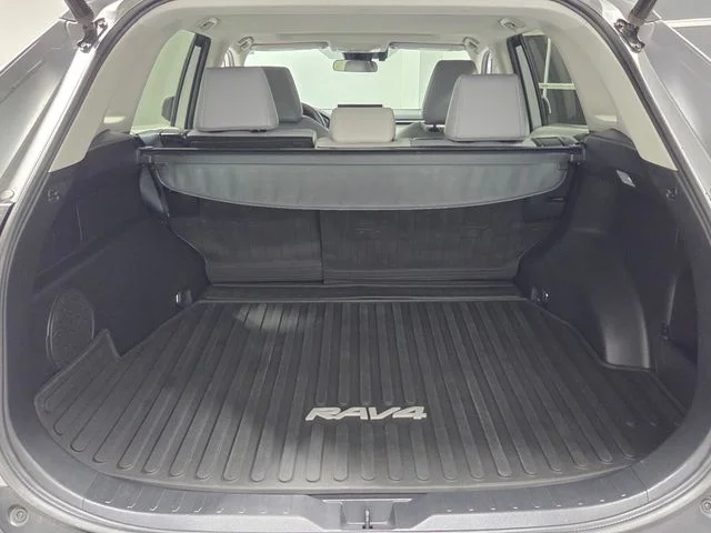 Used 2021 Silver Toyota XLE Premium image 12