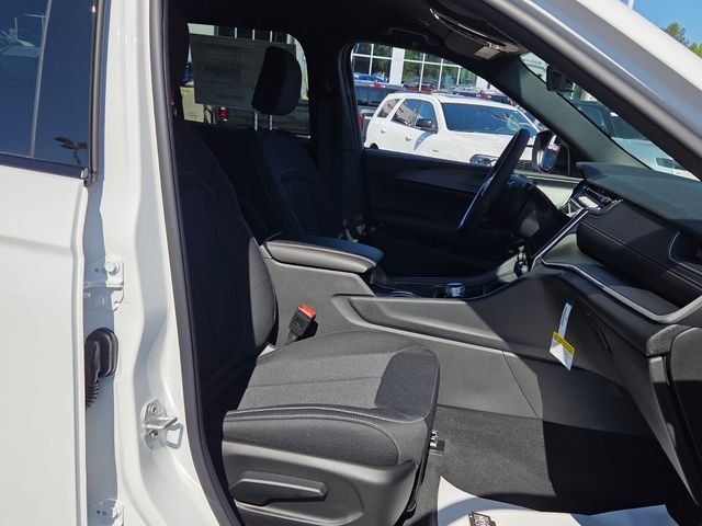 New 2026 Bright White Clear-Coat Exterior Paint Jeep Laredo image 16