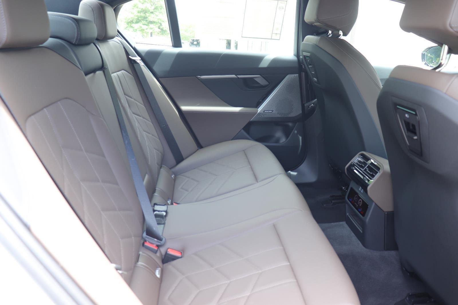 Used 2026 Alpine White BMW 530i image 20