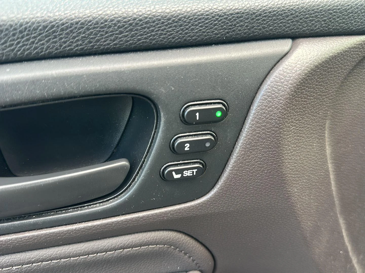 Used 2018 Pacific Pewter Metallic Honda Touring image 10