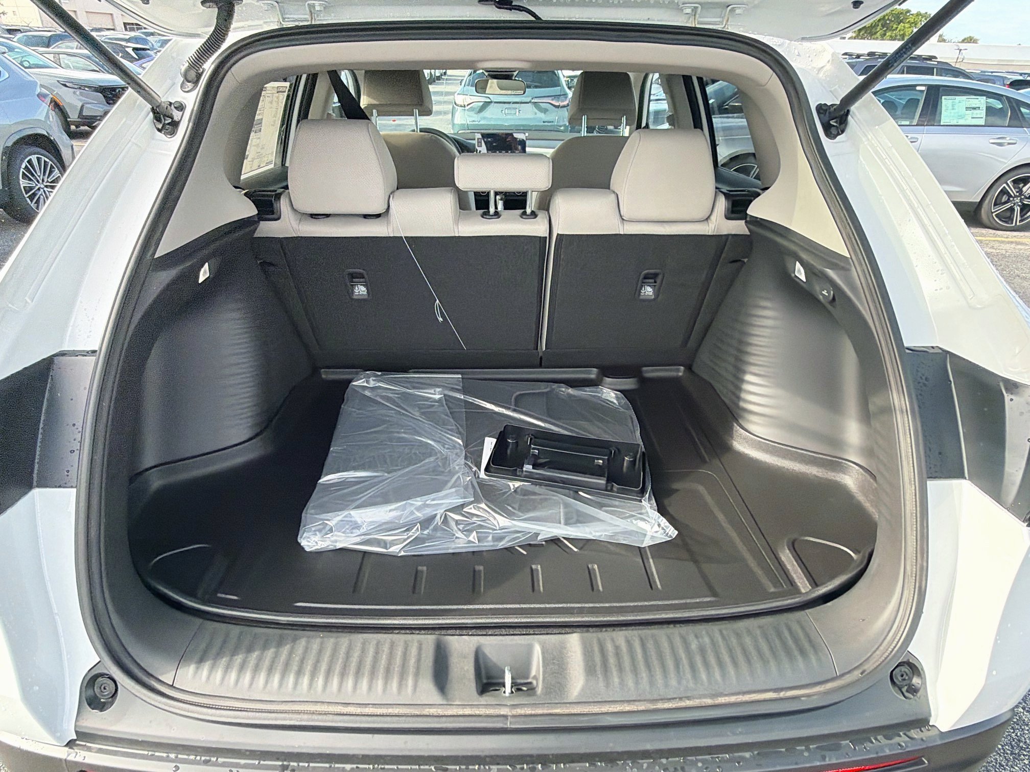 New 2027 Platinum White Pearl Honda LX image 19
