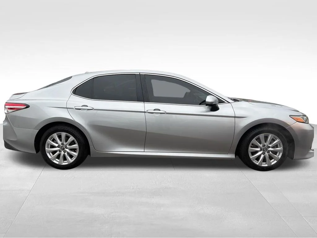 Used 2019 Silver Toyota LE image 7