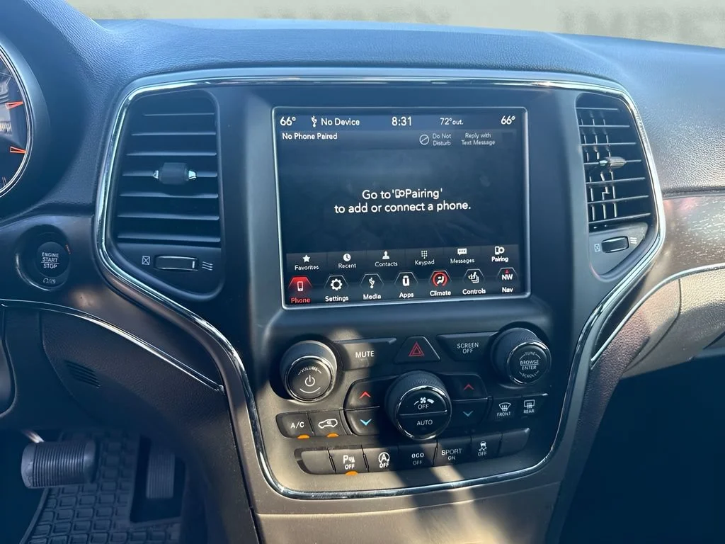 Used 2018  Jeep Limited image 13