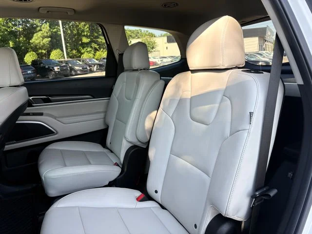 Certified Used 2024 White Pearl Kia S image 24