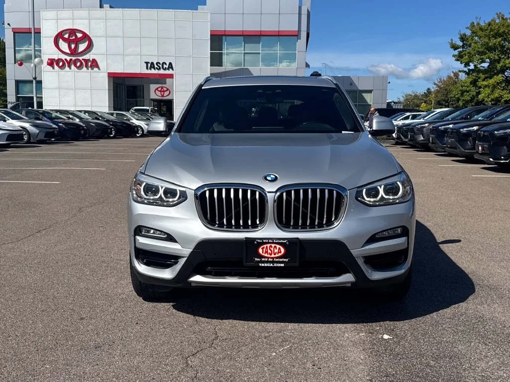 Used 2019 Silver BMW xDrive30i image 2
