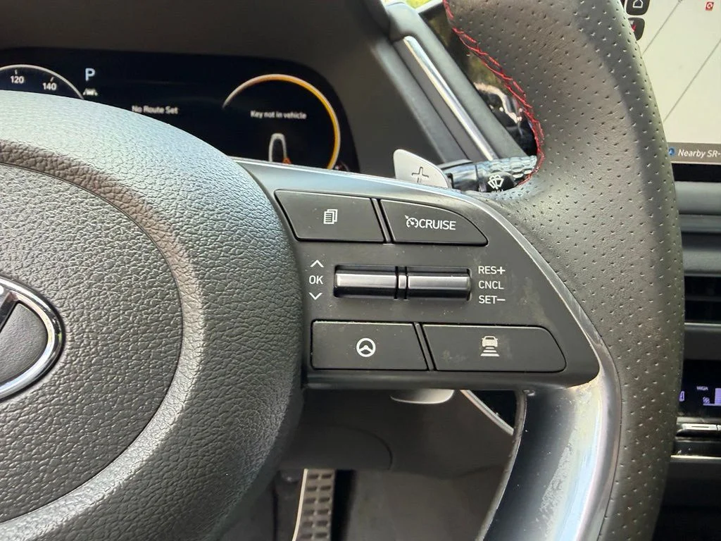 Used 2022 Shimmering Silver Hyundai SEL Plus image 22
