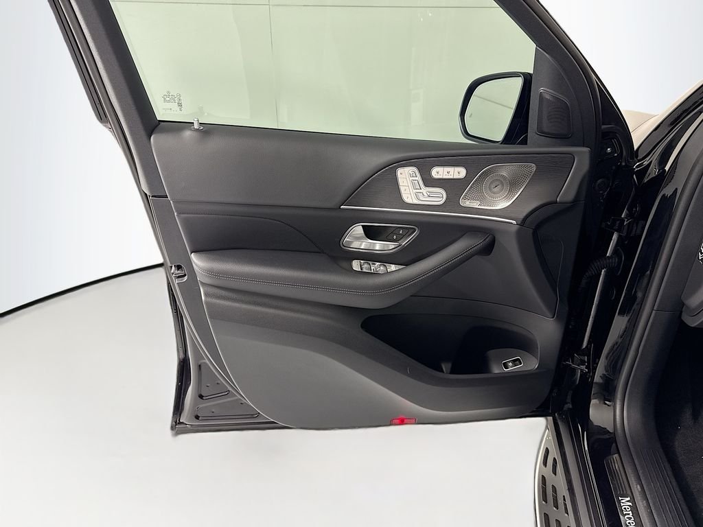 Certified Used 2026 Obsidian Black Metallic Mercedes-Benz GLS 450 image 25