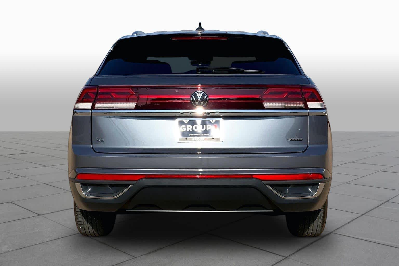 Used 2024 Platinum Gray Metallic Volkswagen 2.0T SE image 5