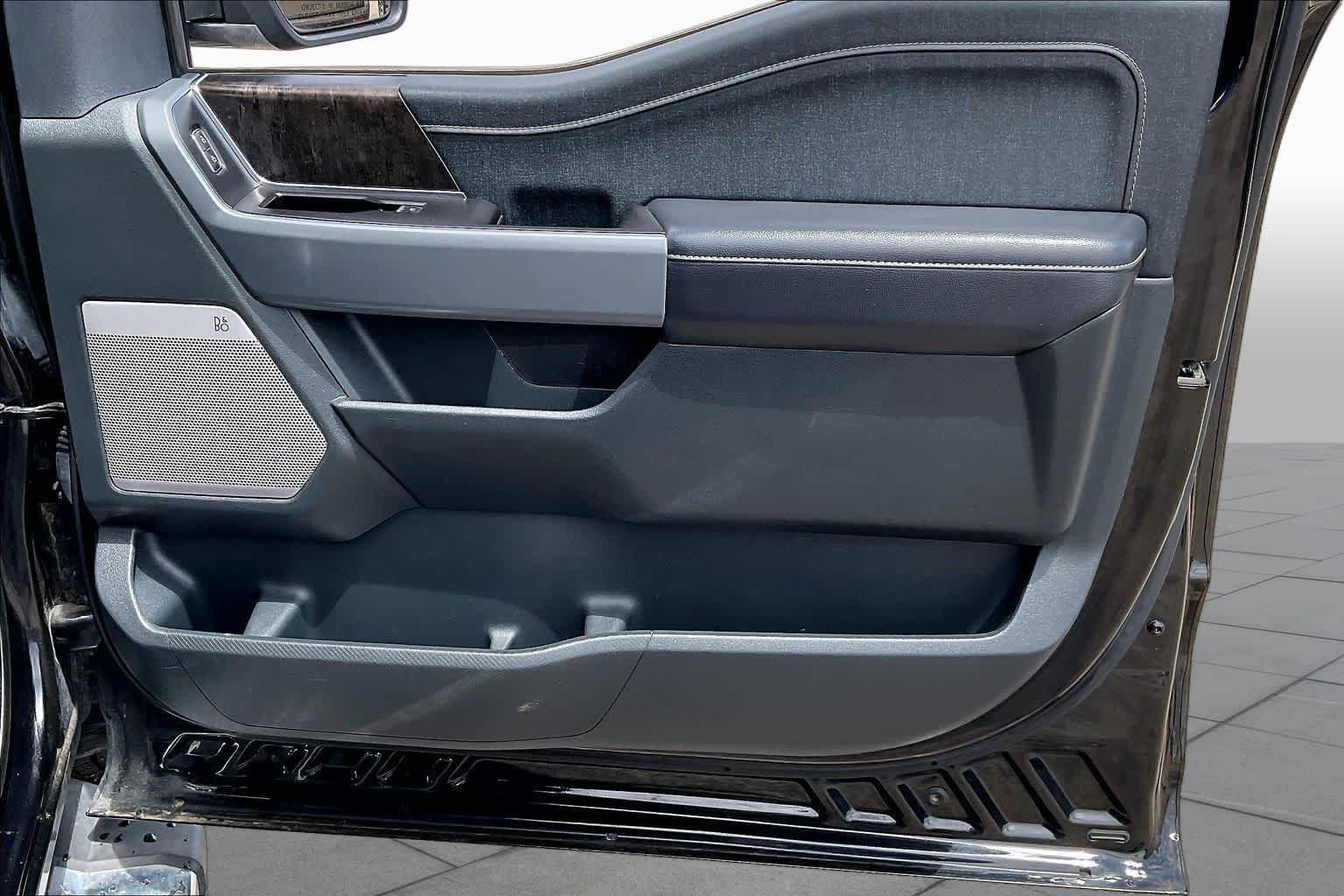 Used 2021 Agate Black Metallic Ford LARIAT image 22