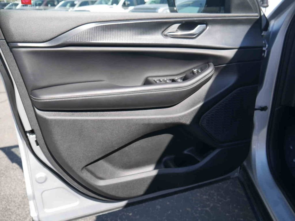 Used 2025 Silver Jeep Altitude X image 22