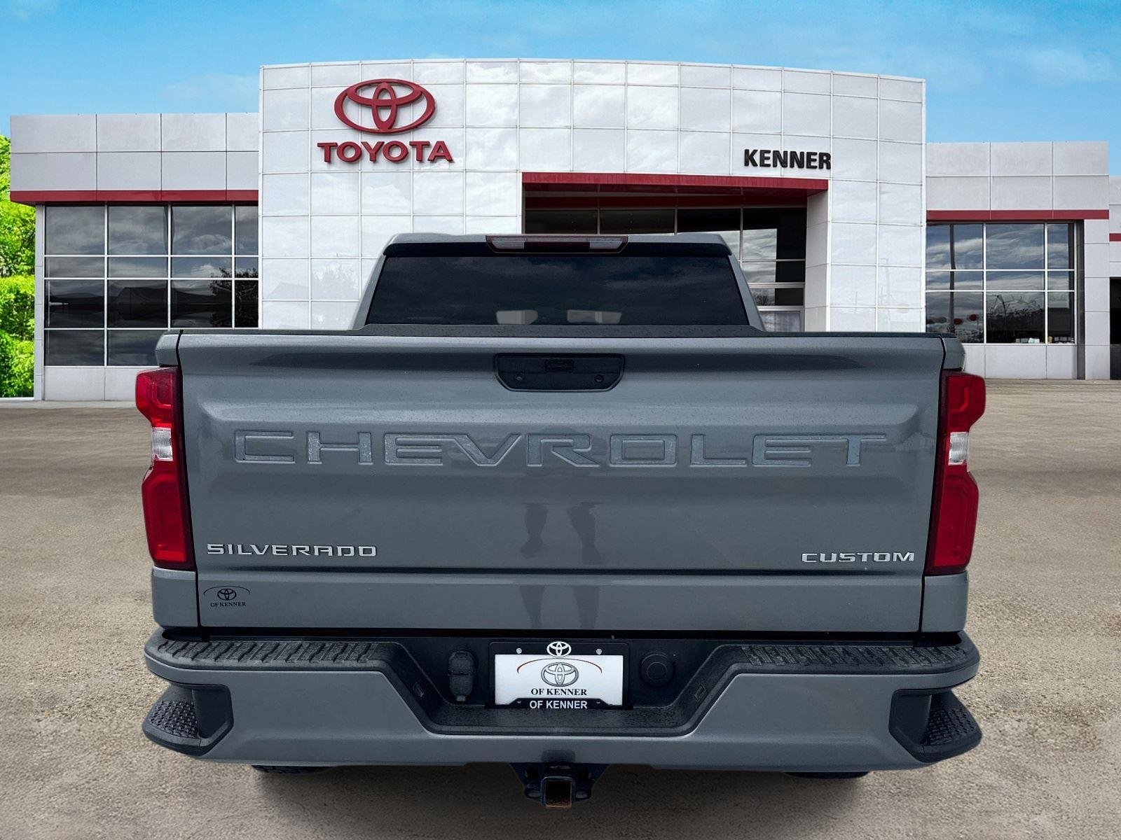 Used 2022 Satin Steel Metallic Chevrolet Custom image 5