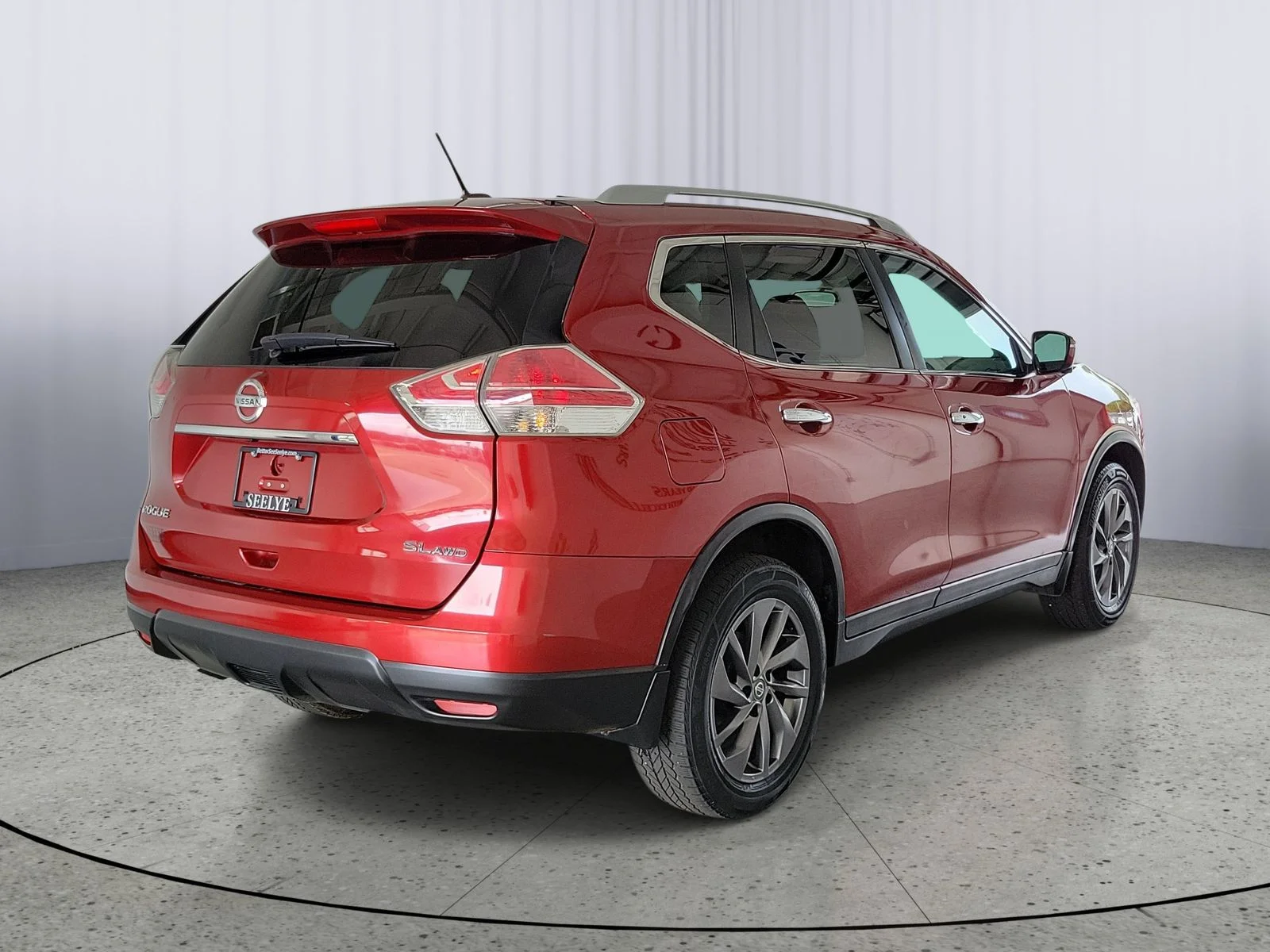 Used 2016 Red Nissan SL image 2