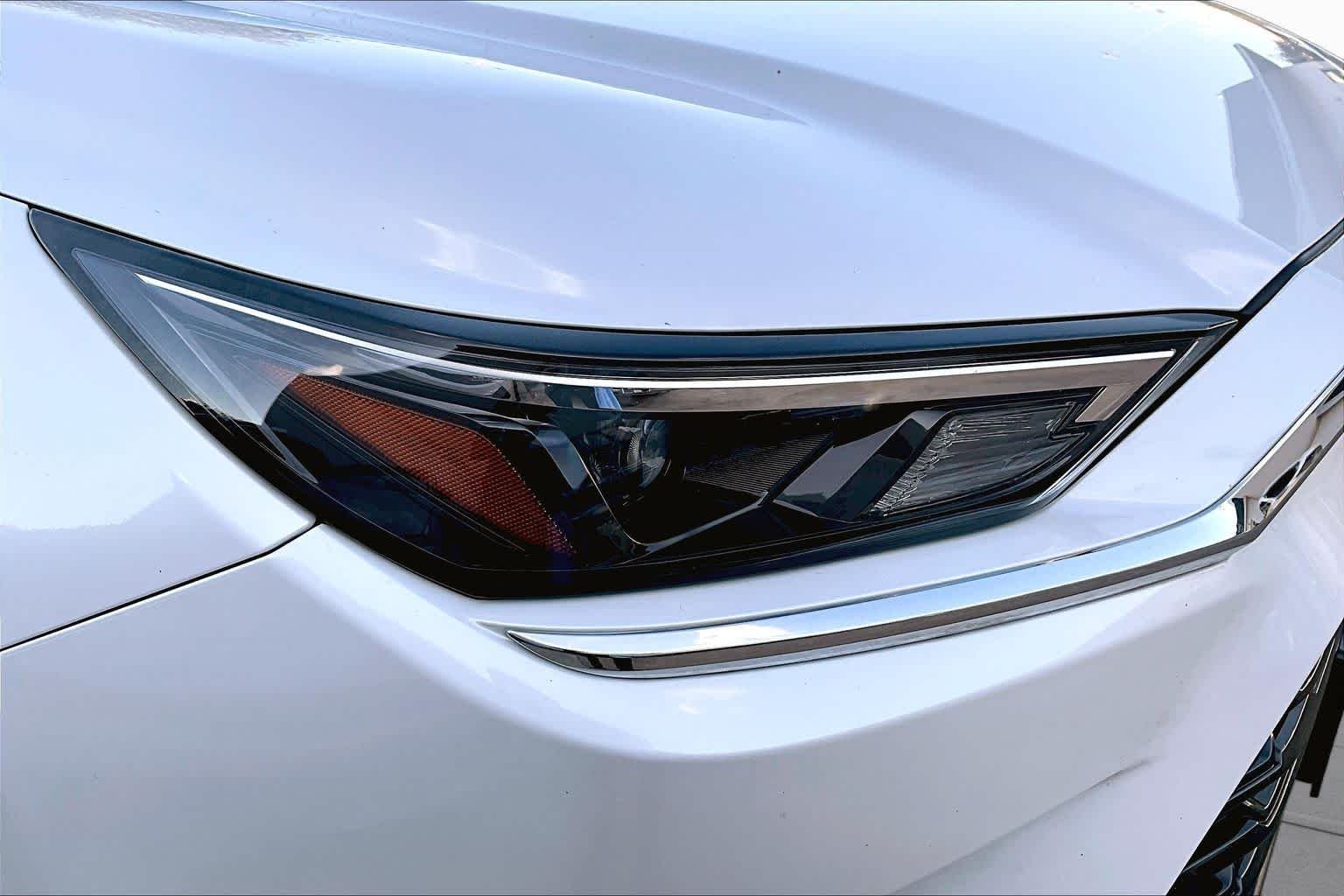 Used 2024 Wind Chill Pearl Toyota XLE image 26