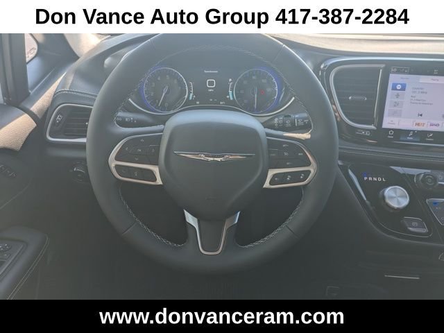 2025 Chrysler Pacifica Select - Photo 15