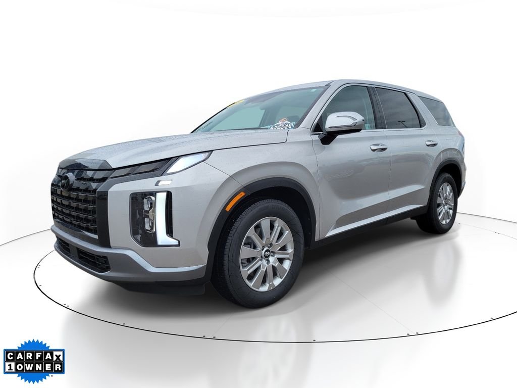 Certified Used 2025 Silver Hyundai SE image 2