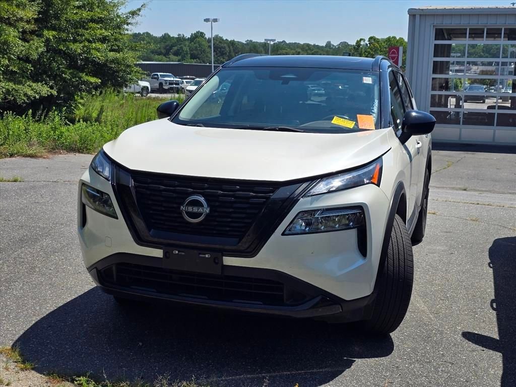 Used 2023 White Nissan SV image 2