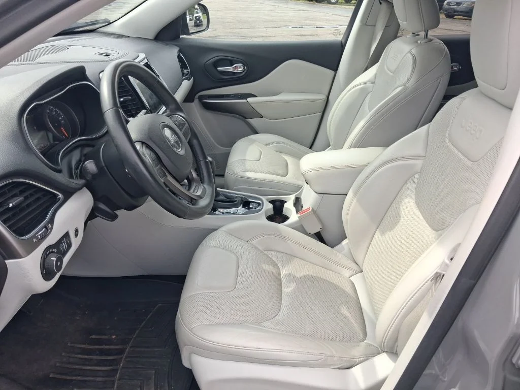 Used 2019 Gray Jeep Limited image 8