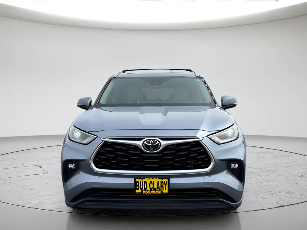 Used 2022 Blue Toyota XLE image 8