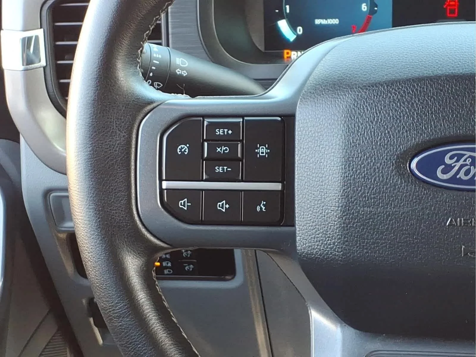 Used 2025 Oxford White Ford XLT image 21