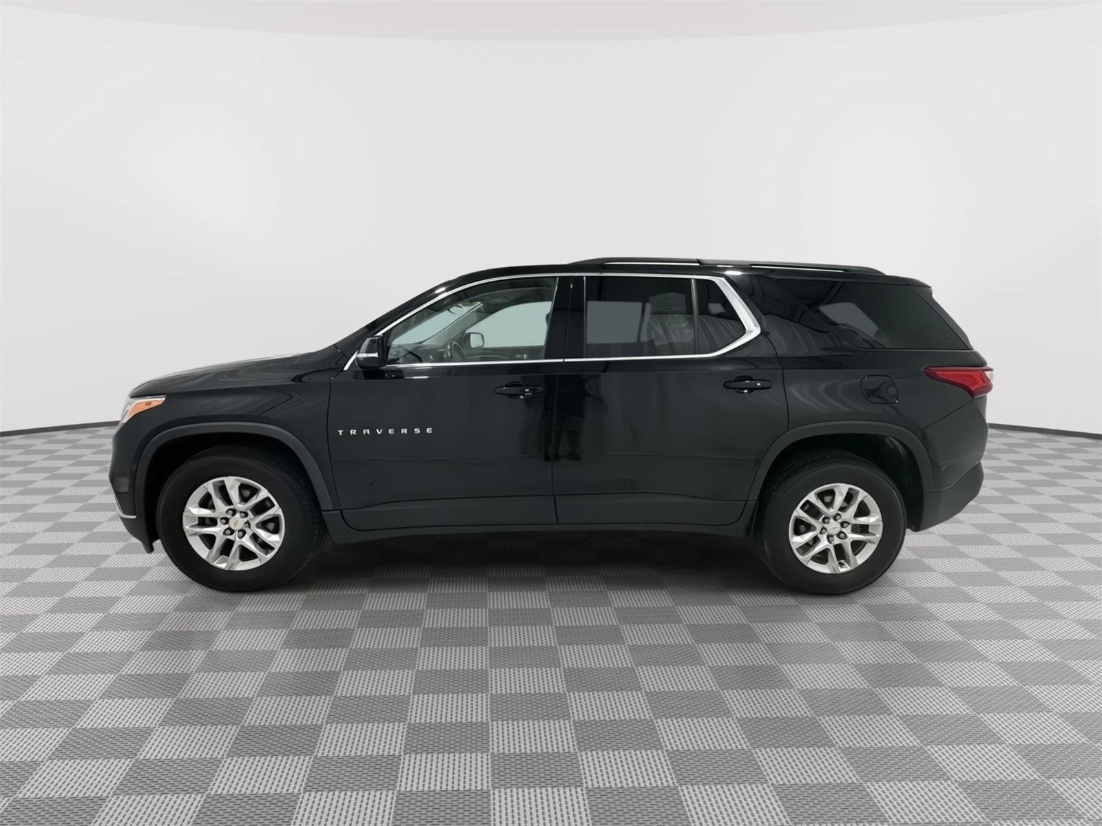Used 2019 Chevrolet Traverse LT with VIN 1GNEVGKW6KJ131360 for sale in Alexandria, Minnesota