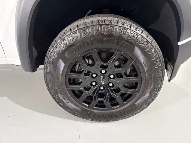 Used 2025 White Chevrolet Trail Boss image 12