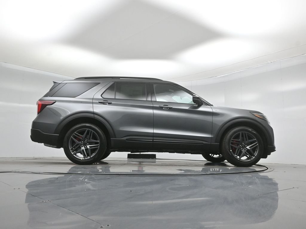 New 2026 Carbonized Gray Metallic Ford ST-Line image 46