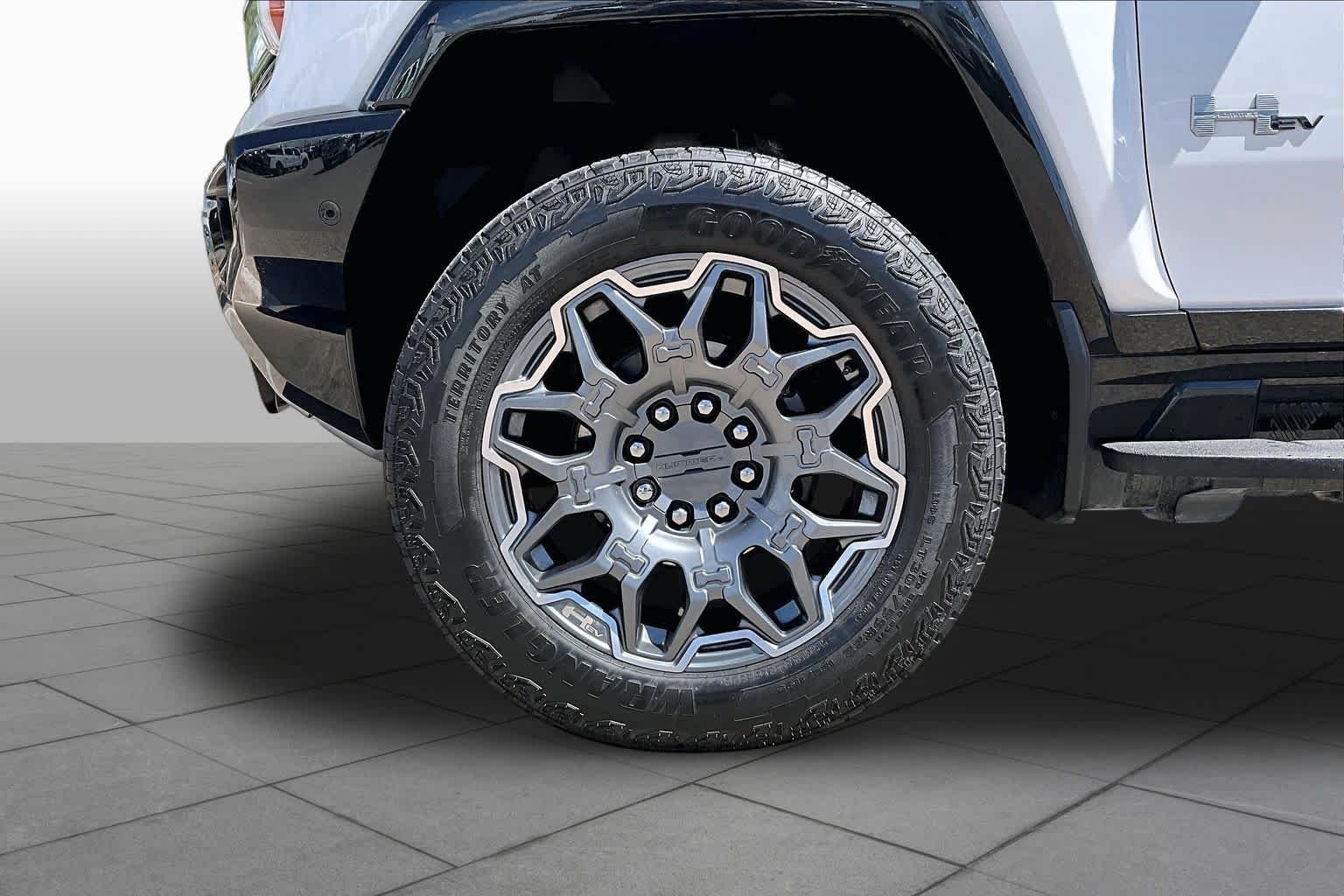 Used 2025 White GMC 3X image 10