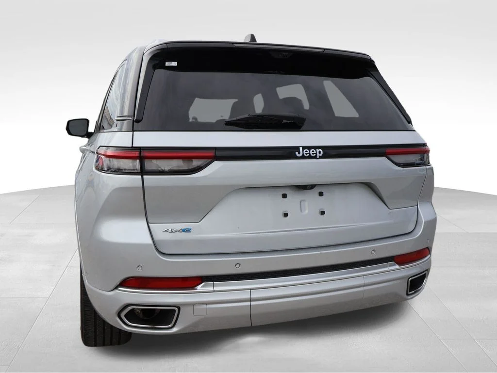 Used 2022 Silver Jeep Summit Reserve 4xe image 7