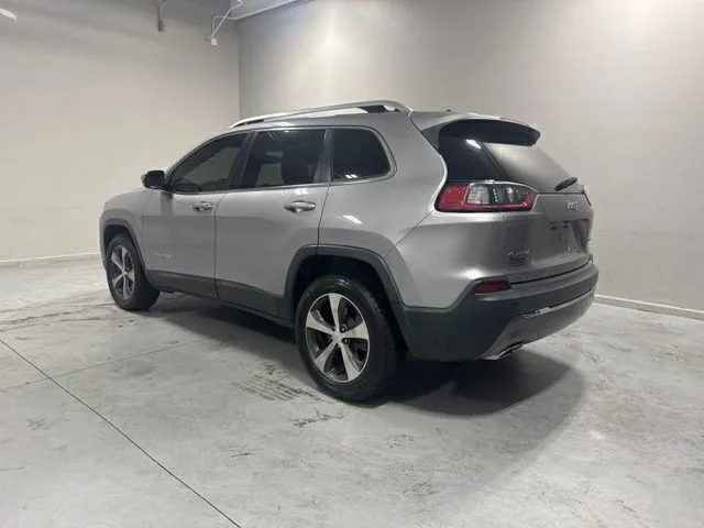 Used 2019 Silver Jeep Limited image 8