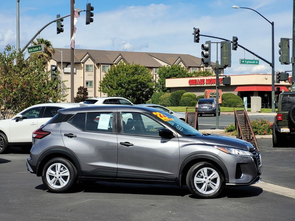 Used 2022 Gray Nissan S image 3