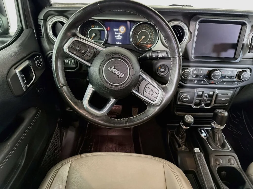 Used 2019 Granite Crystal Jeep Sahara image 19