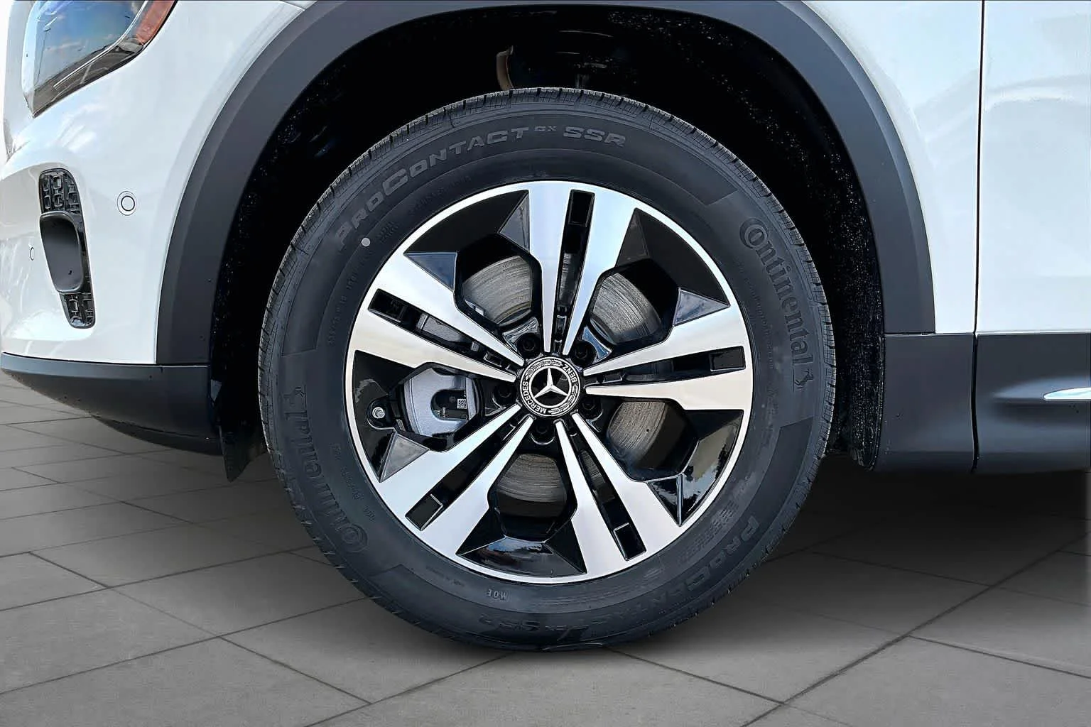 New 2026 Polar White Mercedes-Benz GLB 250 image 11