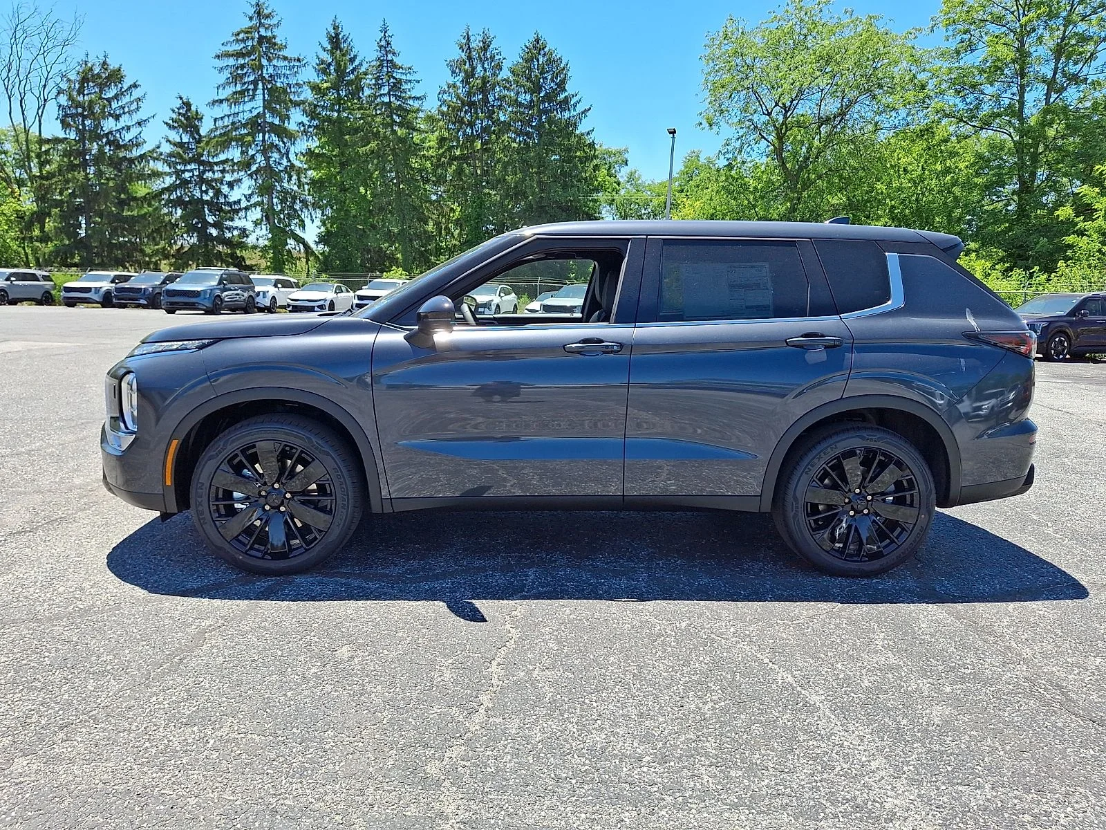 New 2026 Gray Mitsubishi LE image 5