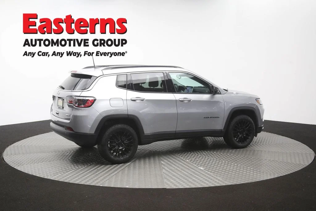 Used 2022 Silver Jeep Latitude image 41