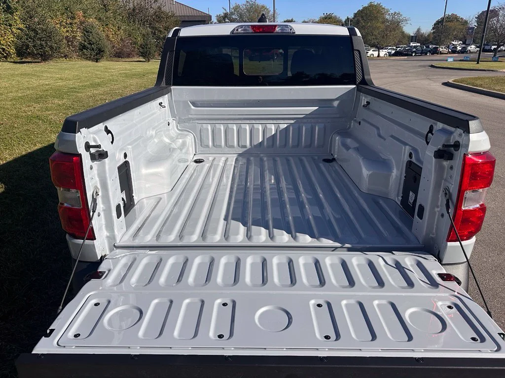 New 2026 Space White Metallic Ford XLT image 8