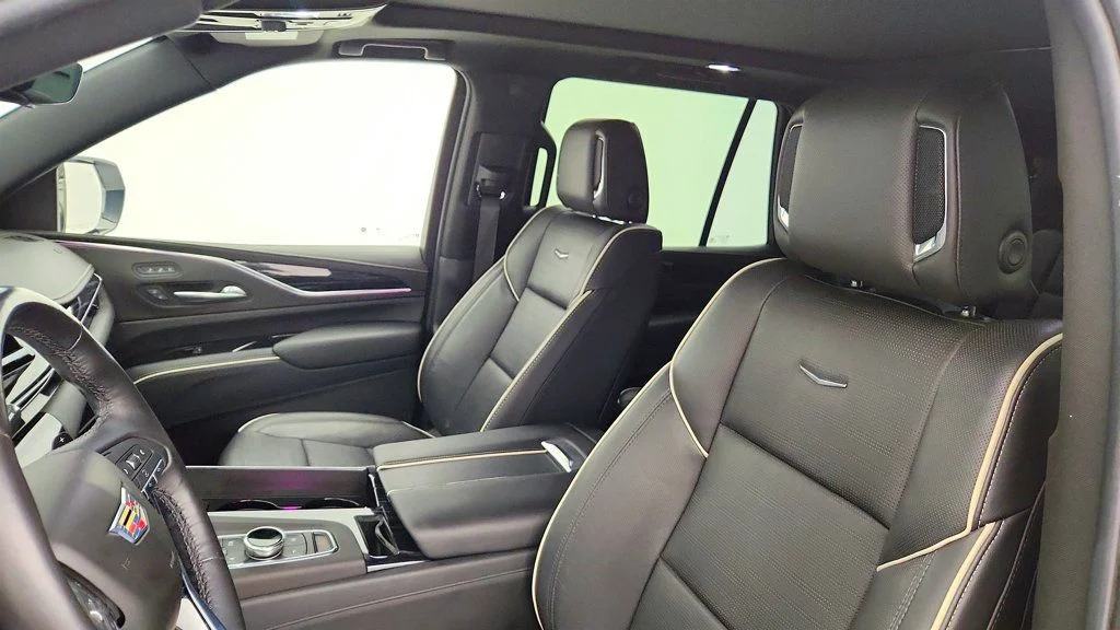 Used 2022 Crystal White Tricoat Cadillac Sport 4WD w/ Touring Pkg & Sport Performance Pkg image 22