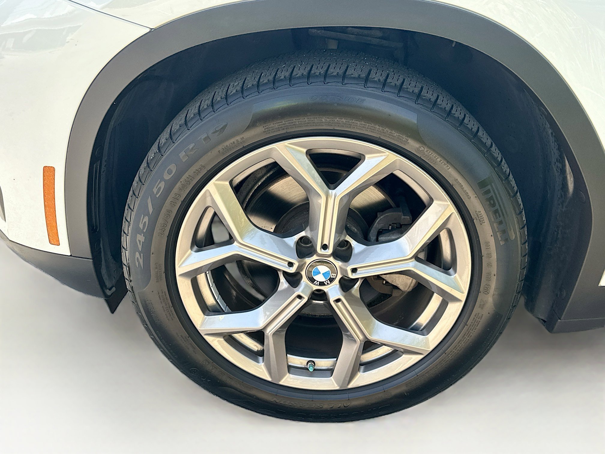 Used 2022 Alpine White BMW sDrive30i image 24
