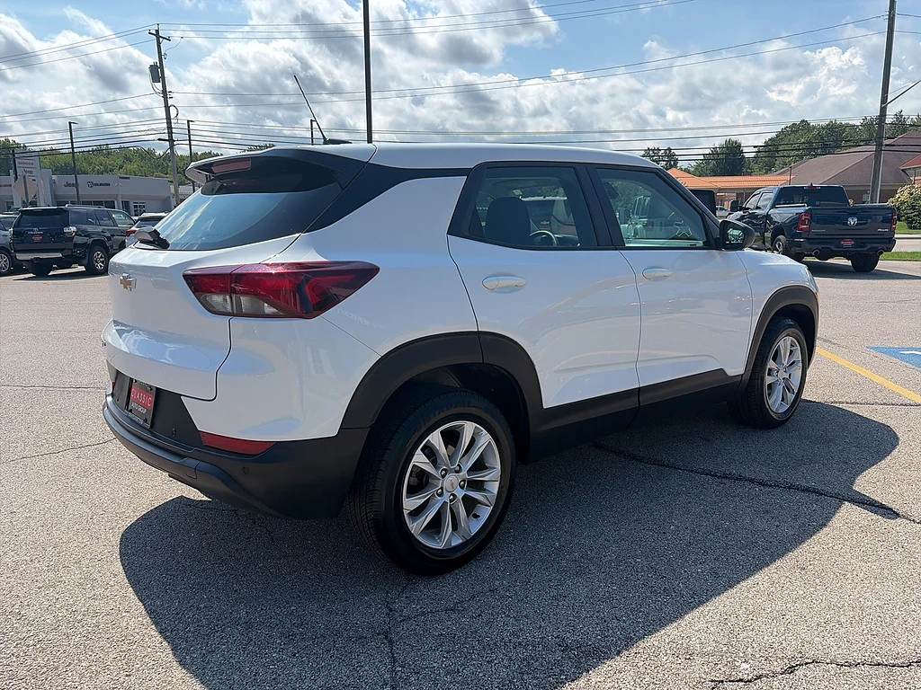 Used 2021 Summit White Chevrolet LS image 6