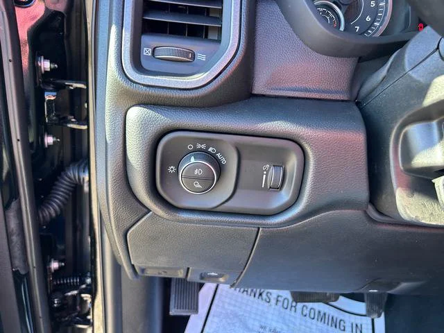 New 2026 Diamond Black Crystal Pearl-Coat Exterior Paint RAM Tradesman image 18