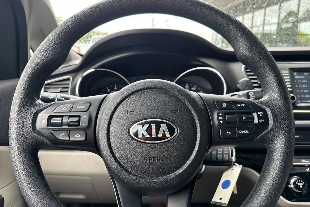 Used 2021 Pearl Kia LX image 23