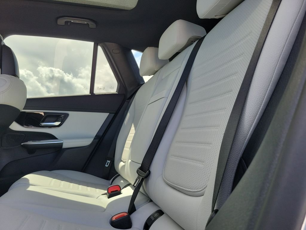 New 2027 MANUFAKTUR Alpine Grey Mercedes-Benz GLC 300 image 9