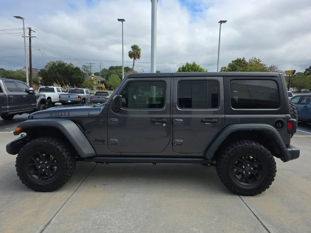 Used 2024 Crystal Metallic Jeep Sport image 4